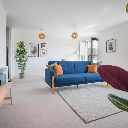 Stylish Apartment With Private Parking Cardiff Kültér fotó