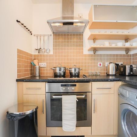 Stylish Apartment With Private Parking Cardiff Kültér fotó