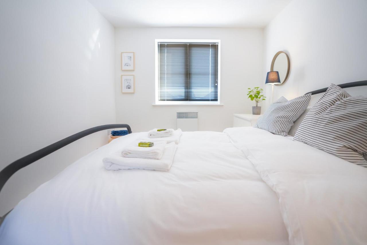 Stylish Apartment With Private Parking Cardiff Kültér fotó