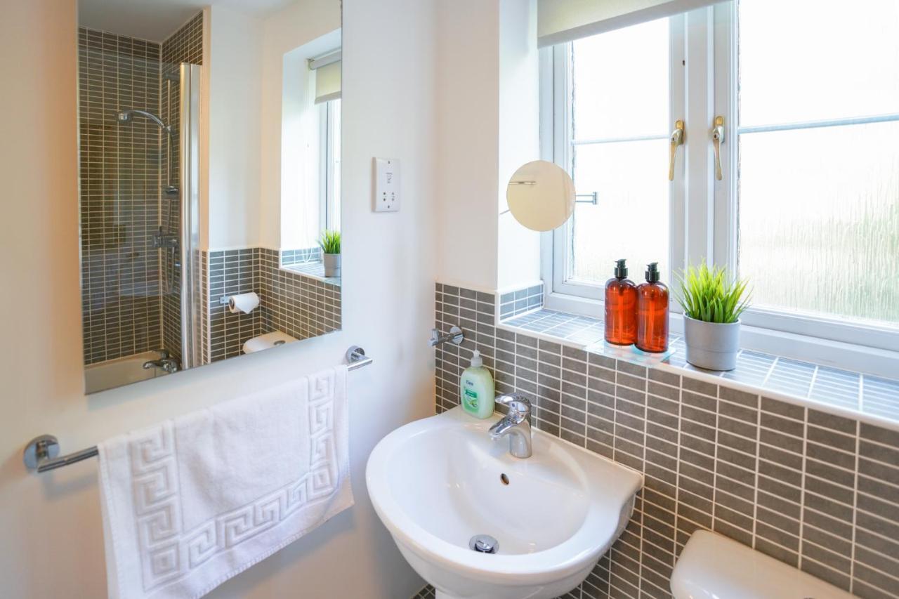 Stylish Apartment With Private Parking Cardiff Kültér fotó