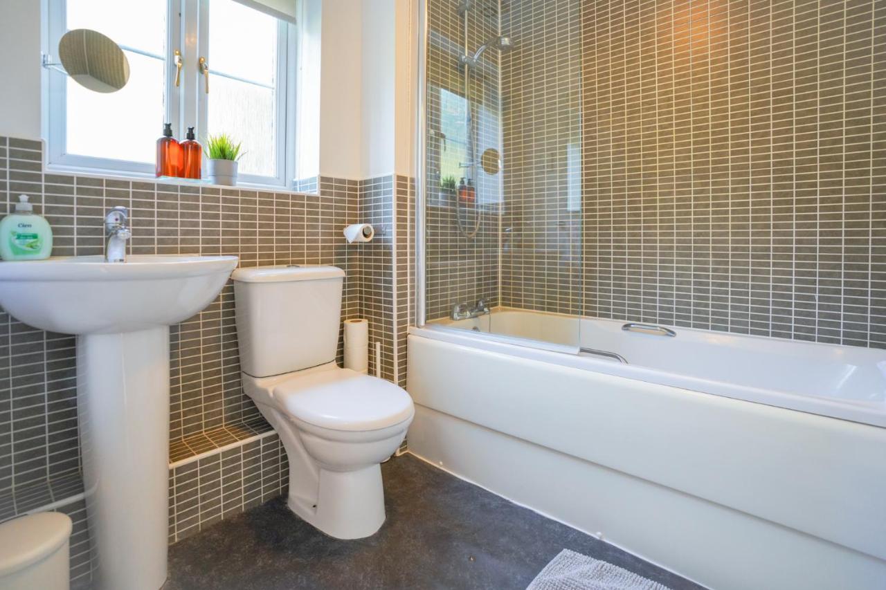 Stylish Apartment With Private Parking Cardiff Kültér fotó